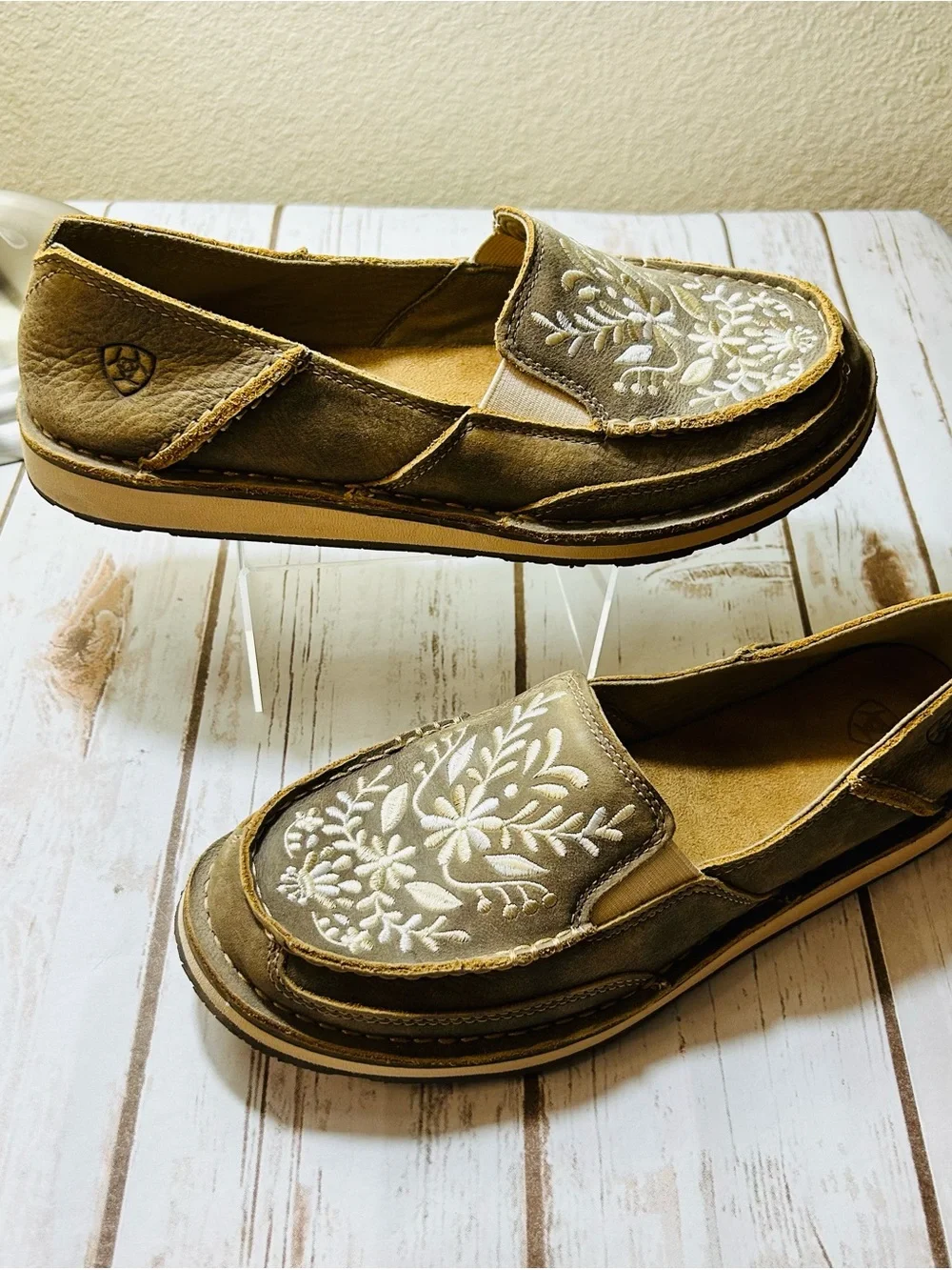 Ariat Suede Cruiser Loafers Slip-On Dark Tan White Embroidery - Picture 3 of 9